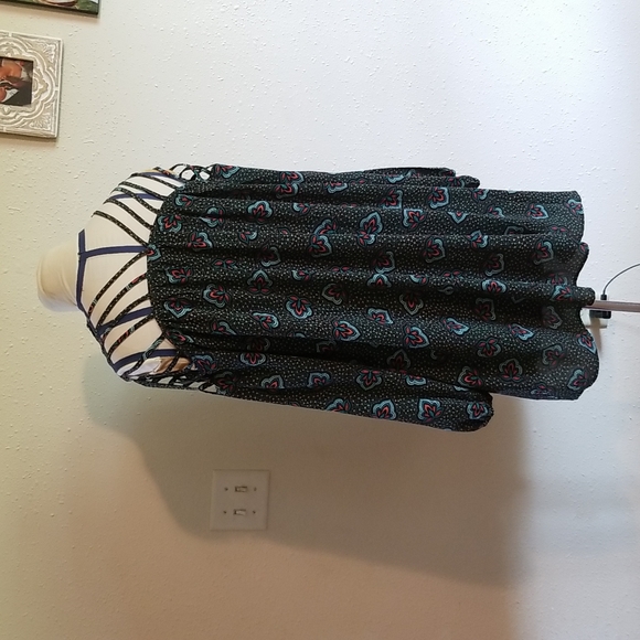 Entro Dress - Picture 3 of 4